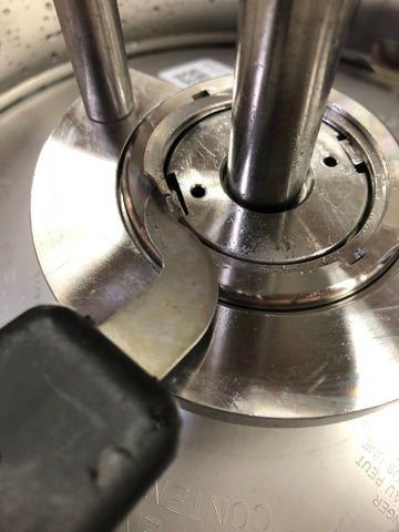 removing keg retaining ring