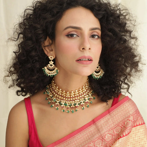 An image of a woman wearing saree with a kundan choker set.