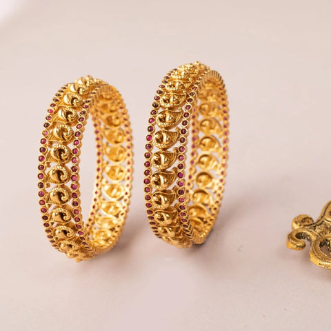 An image of a pair of bridal bangles.