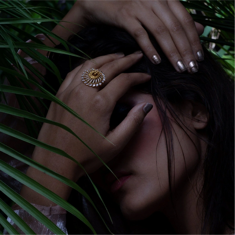 An image of a woman wearing finger ring.