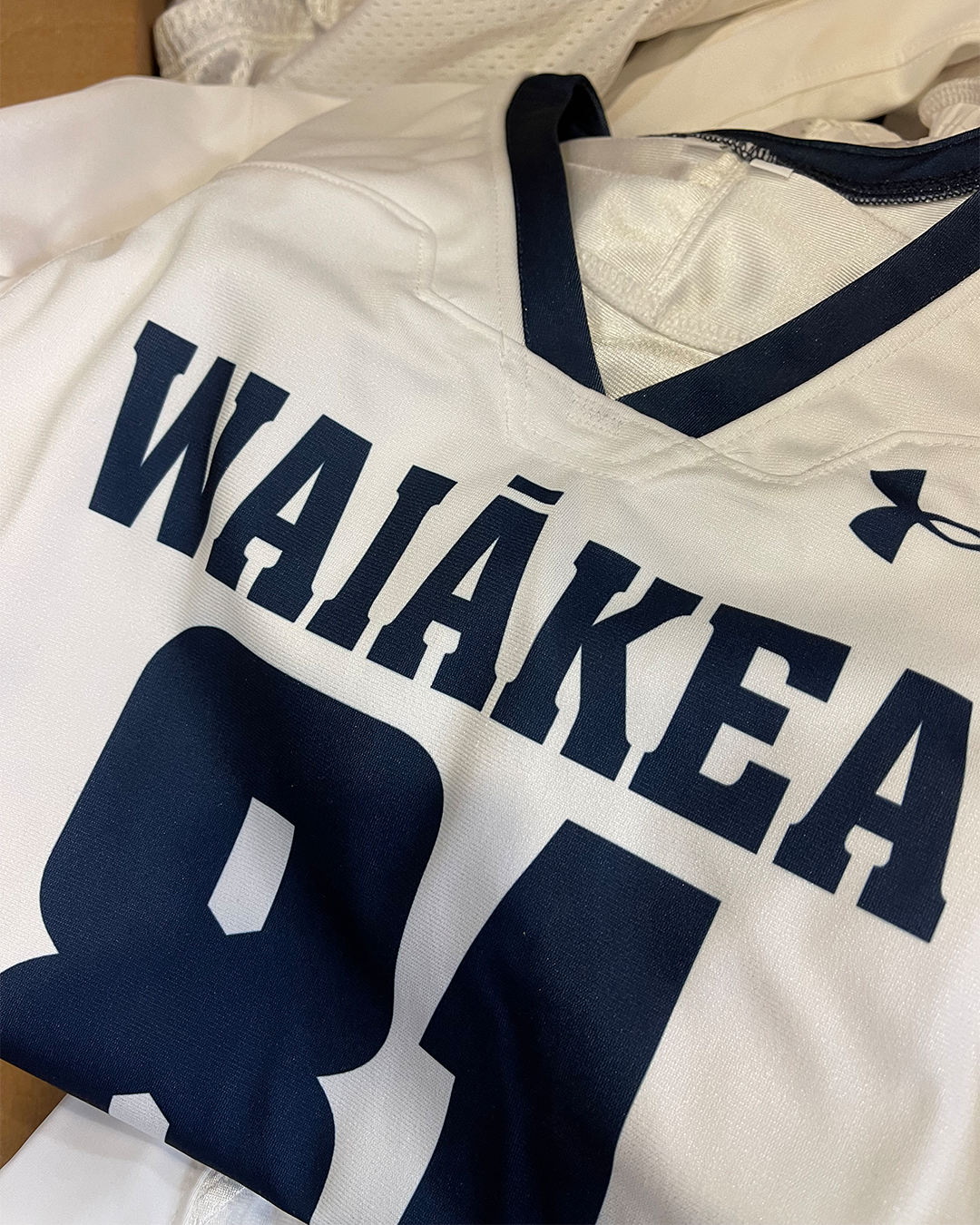 Waiākea Hawaiian Volcanic Water partners with LA Rams to giveback to Waiākea High School Football program