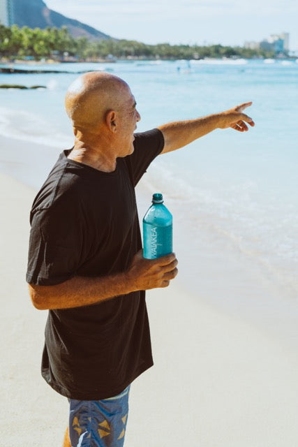 uncle mike pointing at the water in waikiki