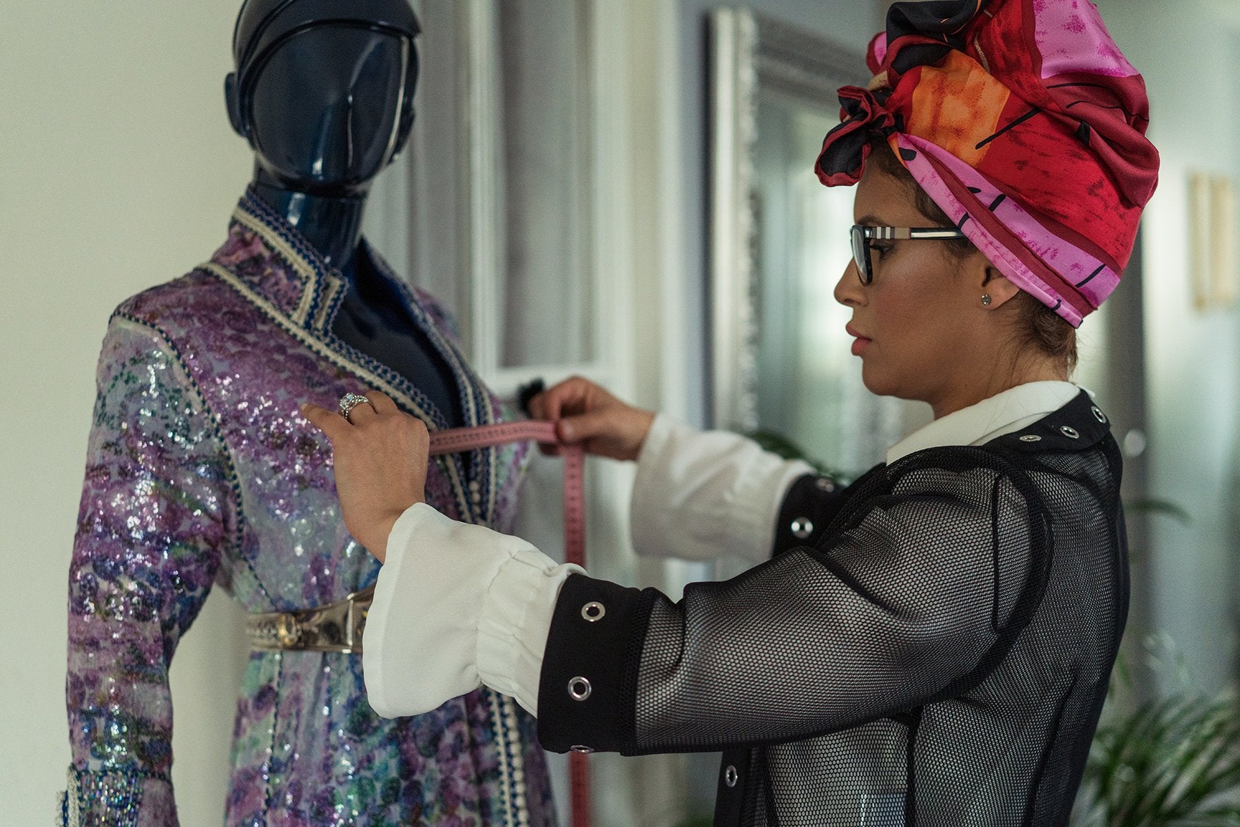 mesure de caftan par Linda LOUSSE La créatrice de caftans en Location à Paris