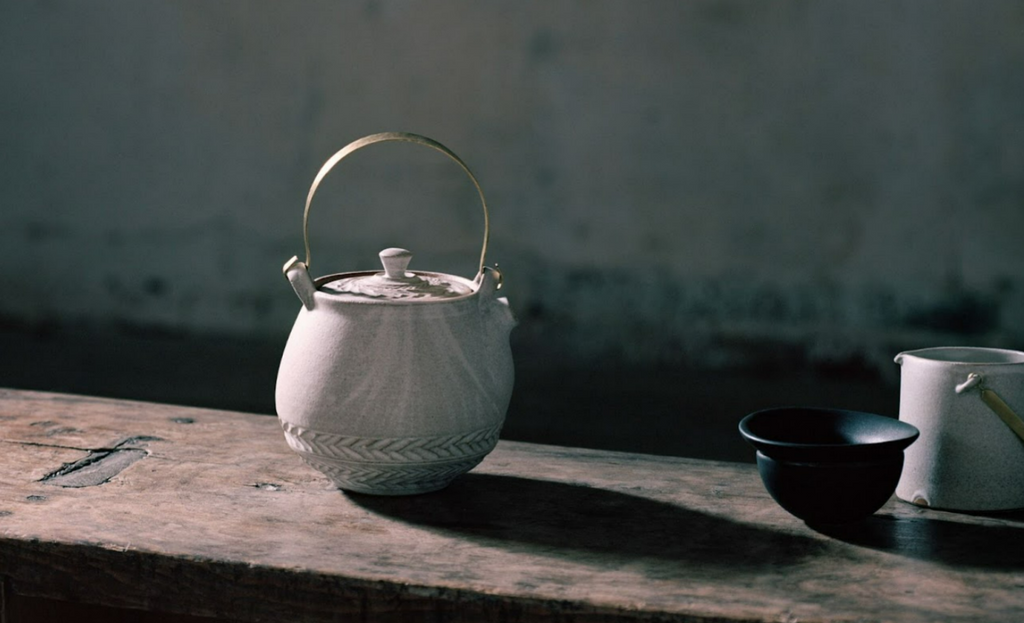 White teapot 