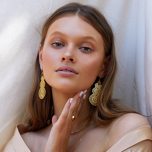 Nicole Fendel - Emika Blossom Earrings in Gold