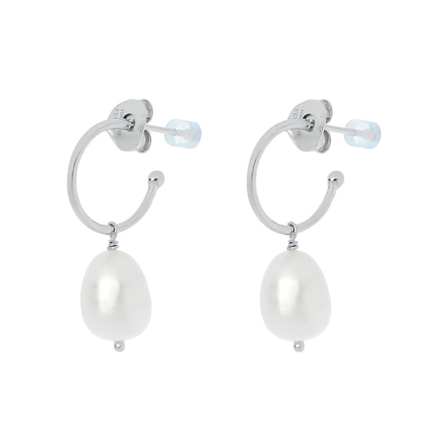 Nicole Fendel - Uma Huggie Earrings in Silver & Freshwater Pearl