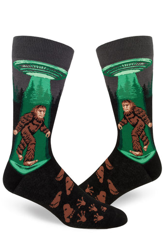 https://cdn.shopify.com/s/files/1/0234/4461/products/sasquatch-ufo-mens-socks_large.jpg?v=1573690946