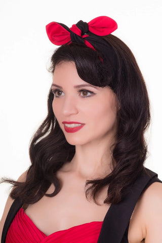 Rockabilly woman with red lipstick wearing a two tone red and black hair tie