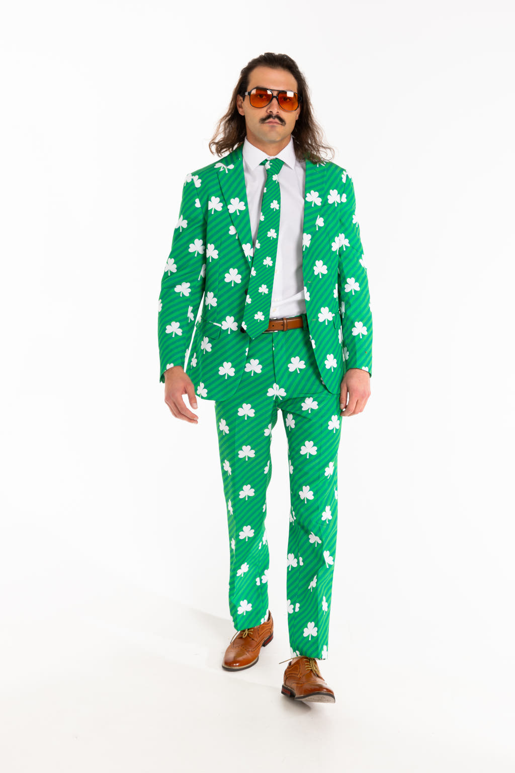 Green and white clovers suit
