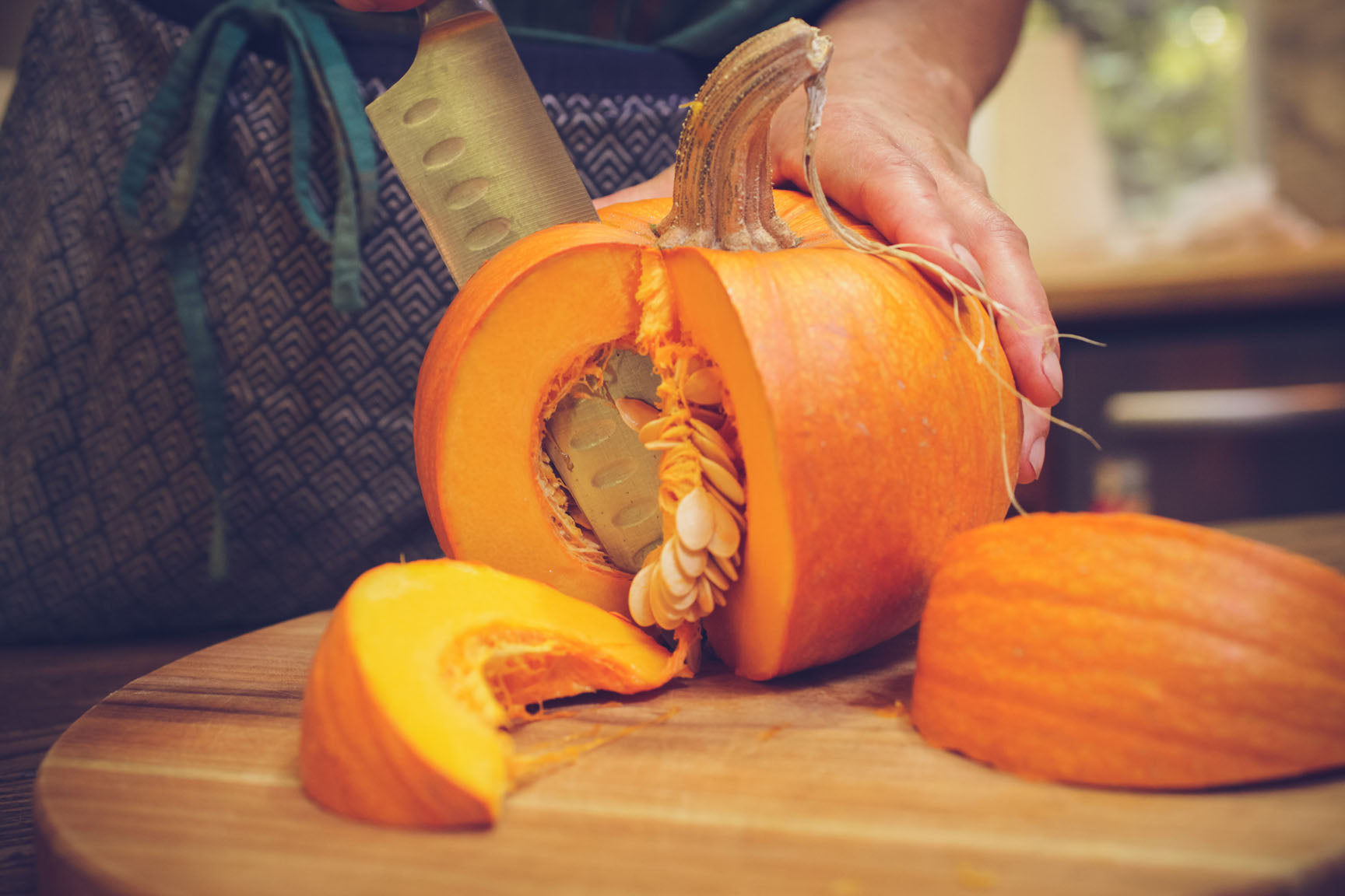 scoop seeds form pumpkin