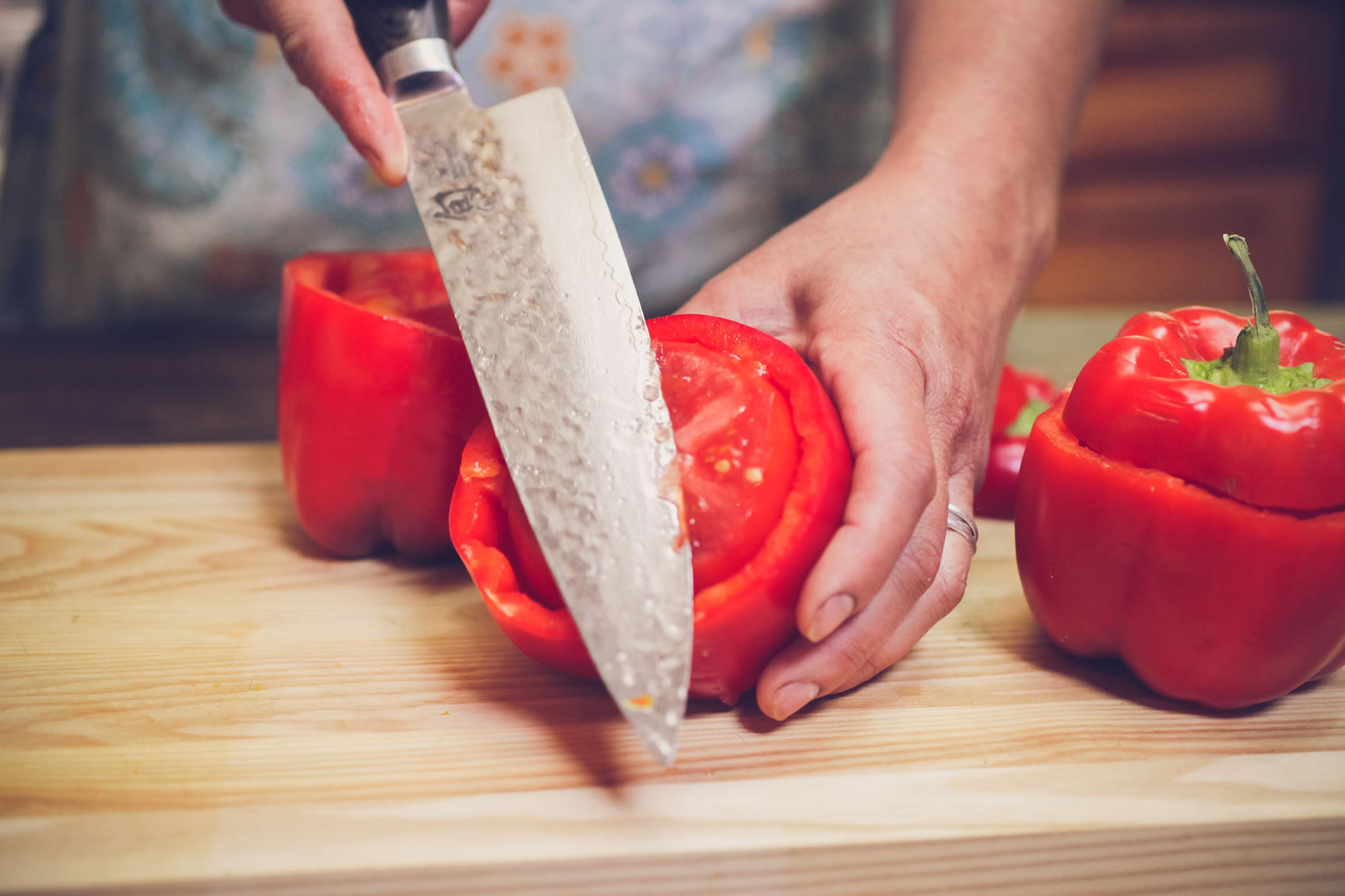 trim top of tomato