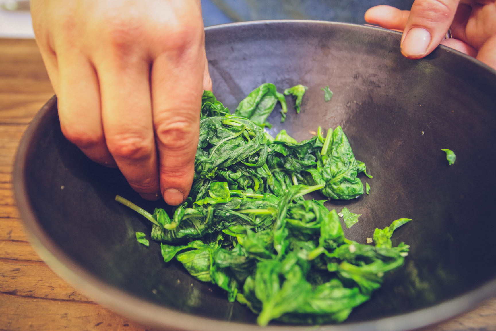 massage leaves with salt