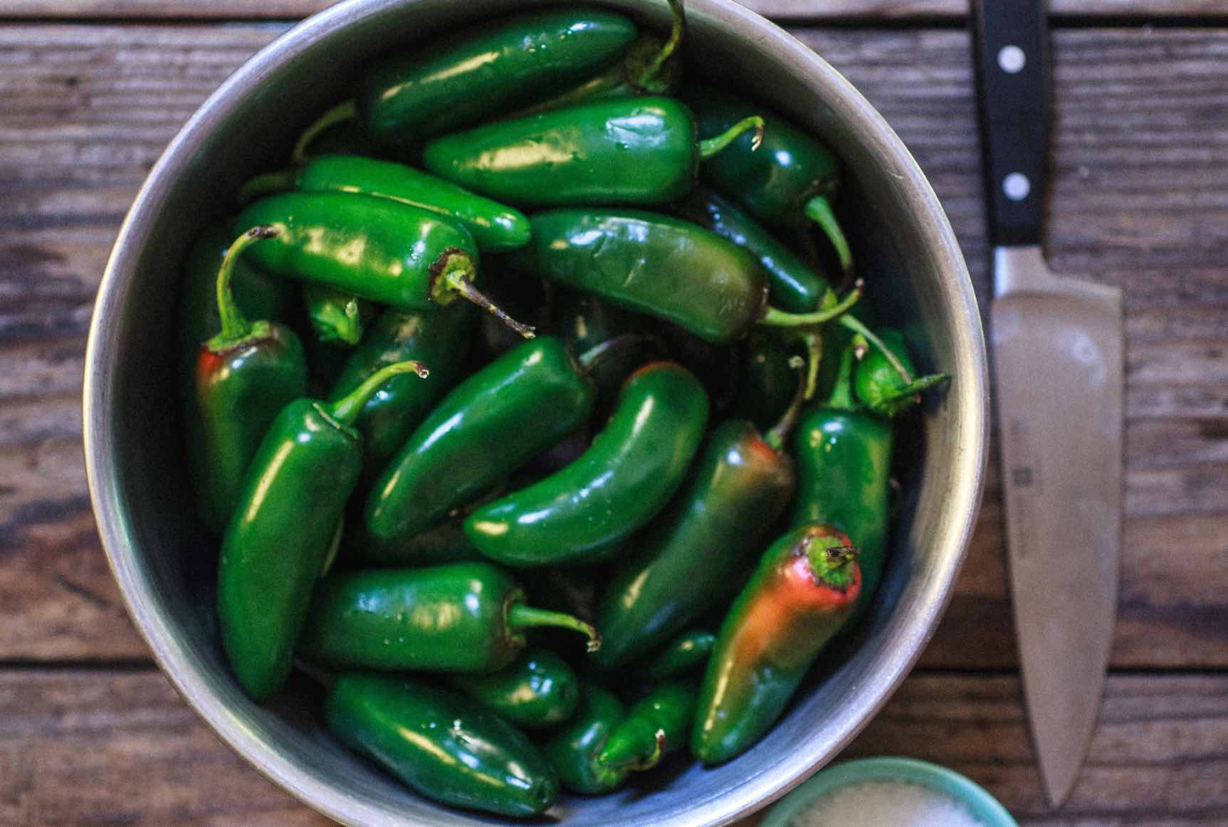 How do you store fresh jalapeno peppers?