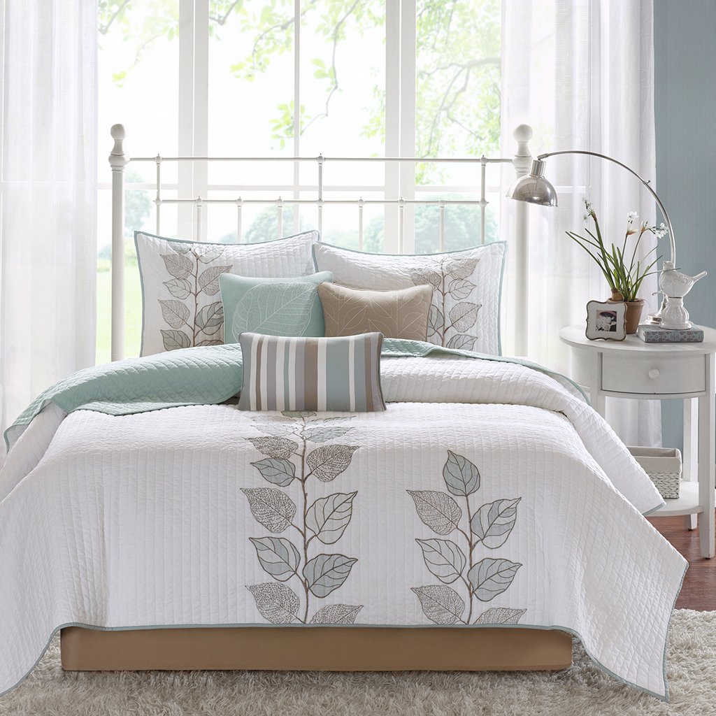 Madison Park Caelie Queen Size Quilt Bedding Set Aqua White