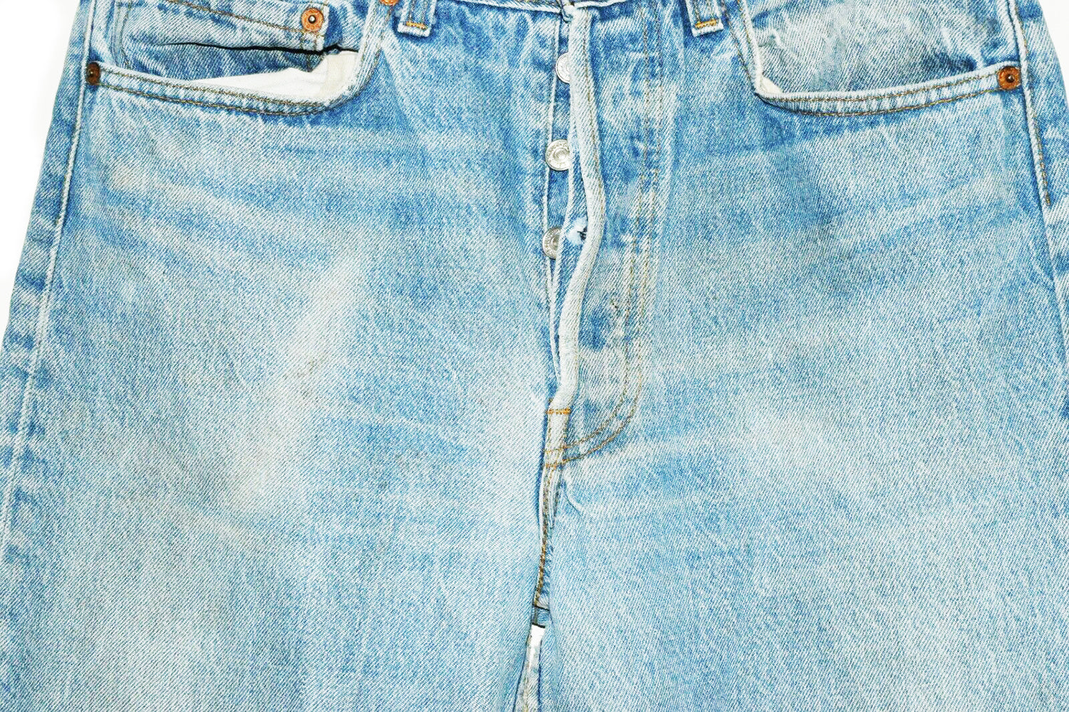 levis with button back pockets