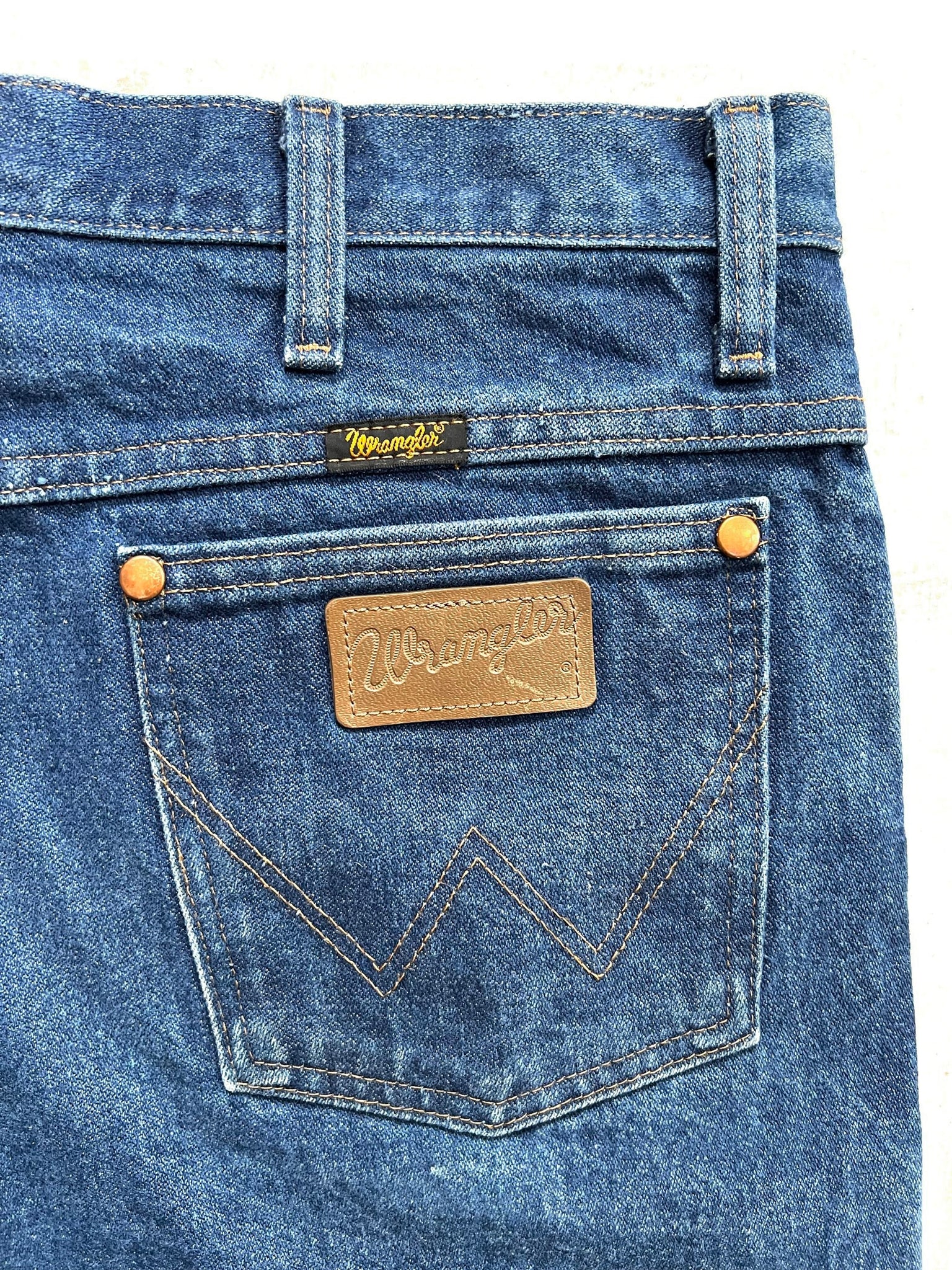 Wrangler Dark Wash Jeans 33” x 32” – Chambers Vintage