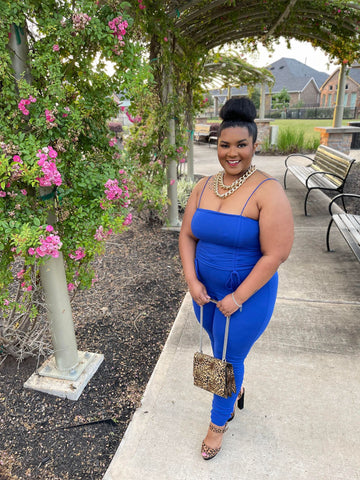 Morgan B. wearing matching blue set with a leopard print purse and leopard print heels