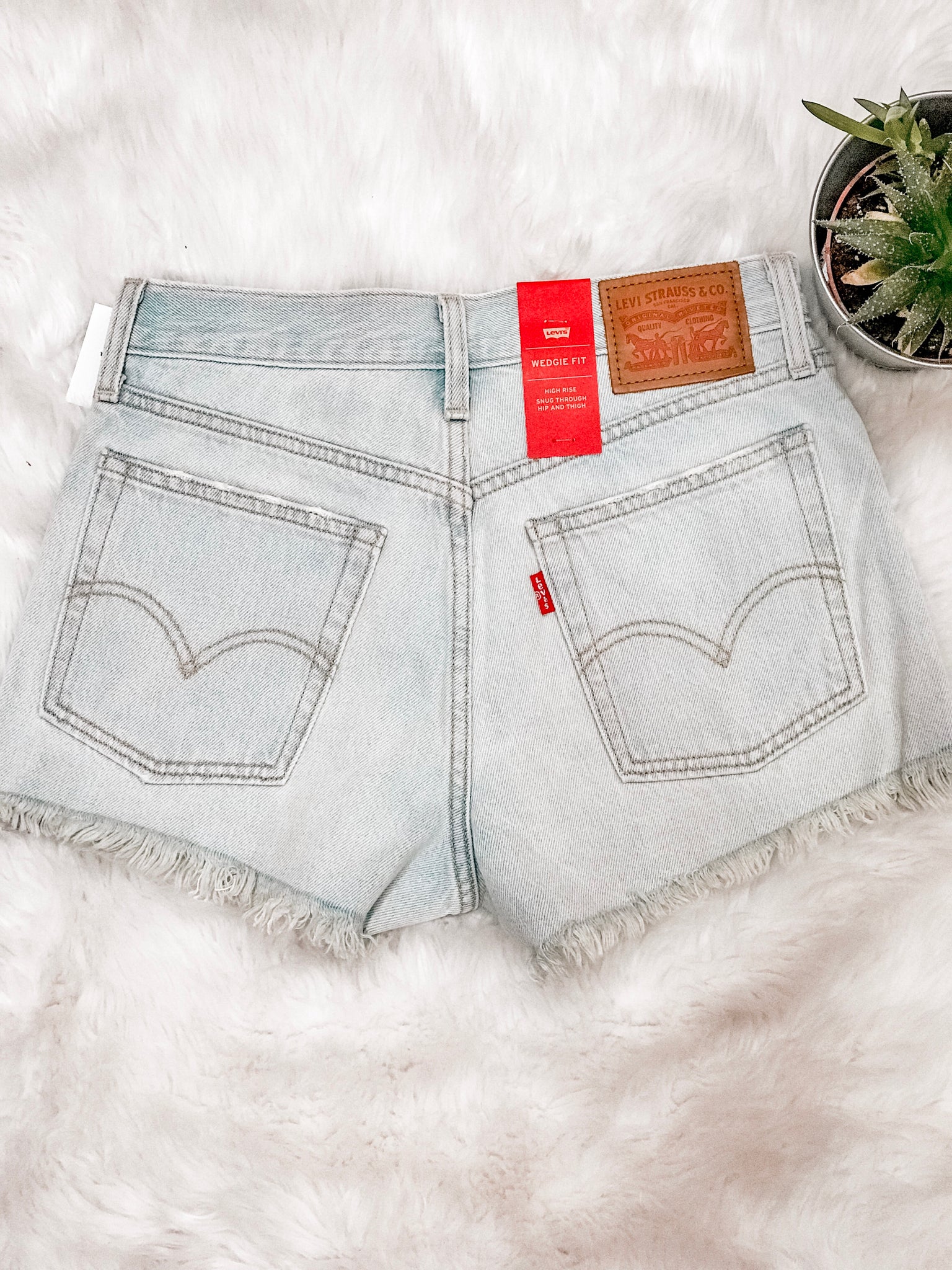 levi's wedgie fit shorts