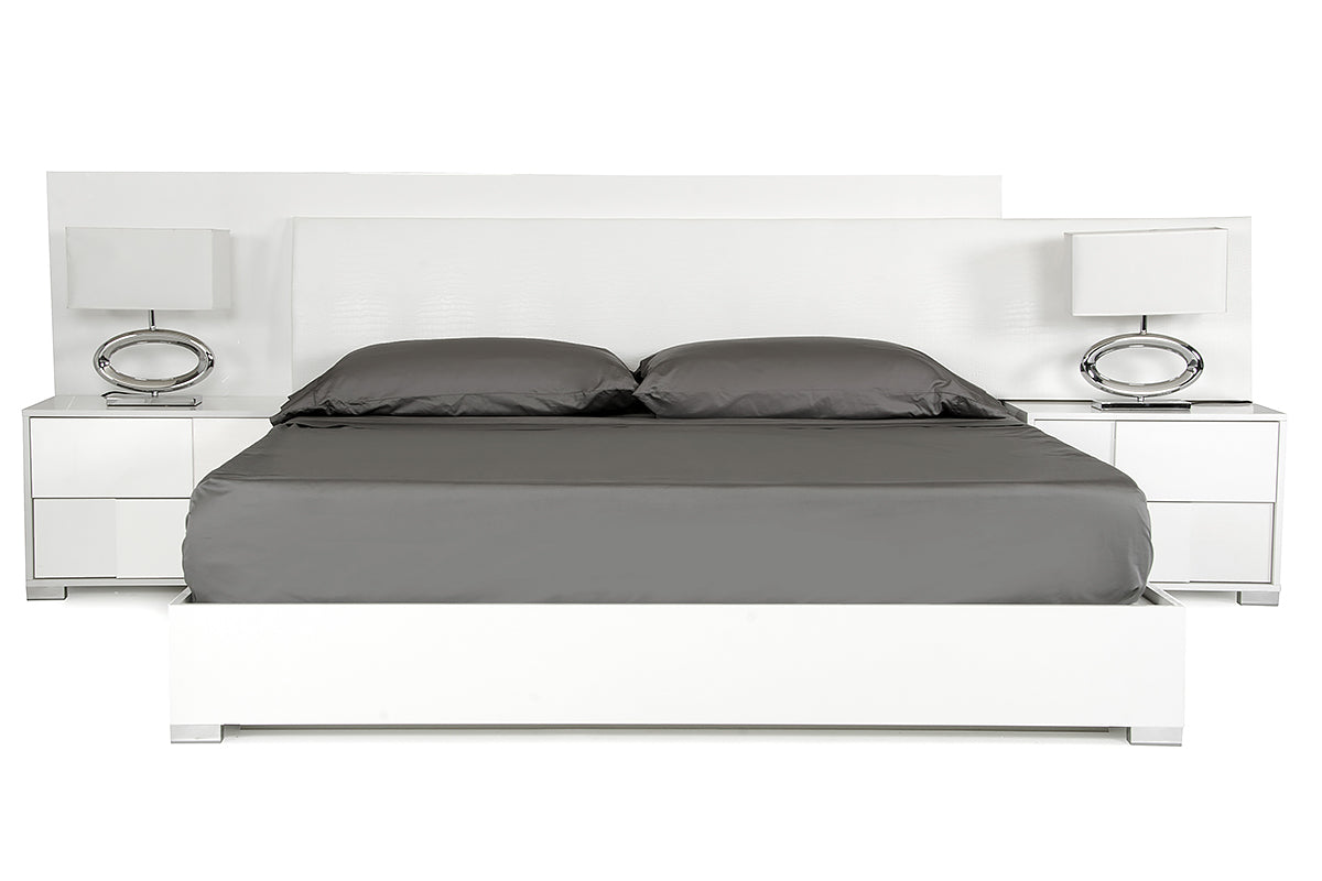  46" White Mdf And Steel Queen Bed By Homeroots 