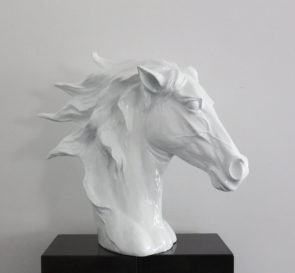  11" White Polyresin Horse Head Sculpture By Homeroots 