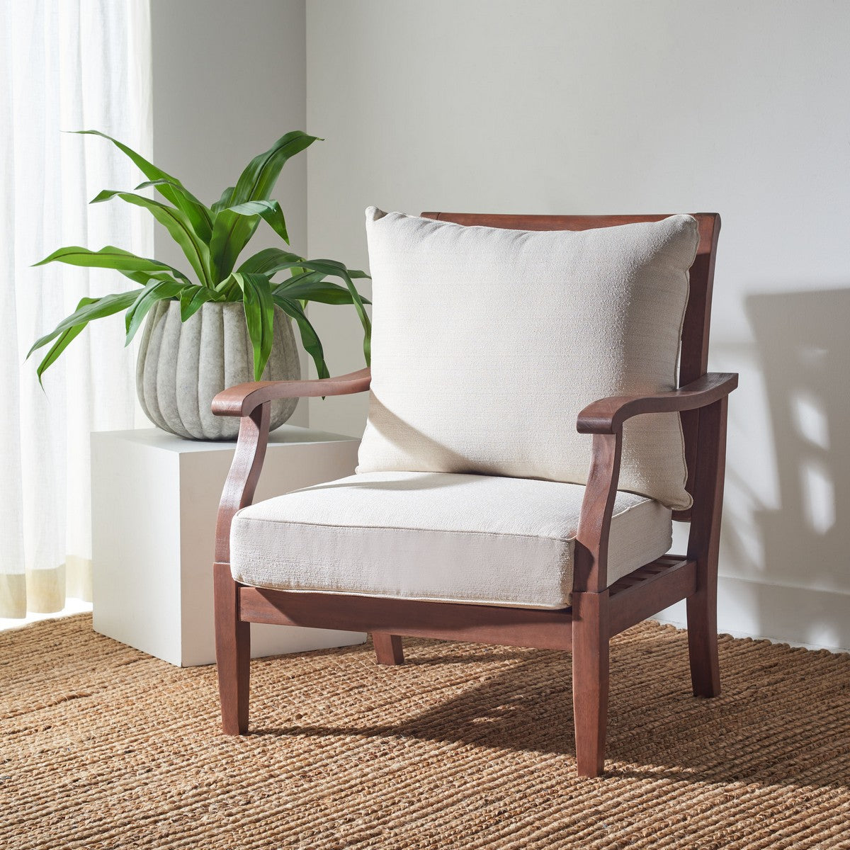  Safavieh Payden Outdoor Accent Chair 