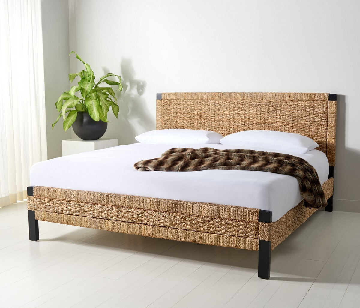  Safavieh Galen Woven Banana Stem Bed 