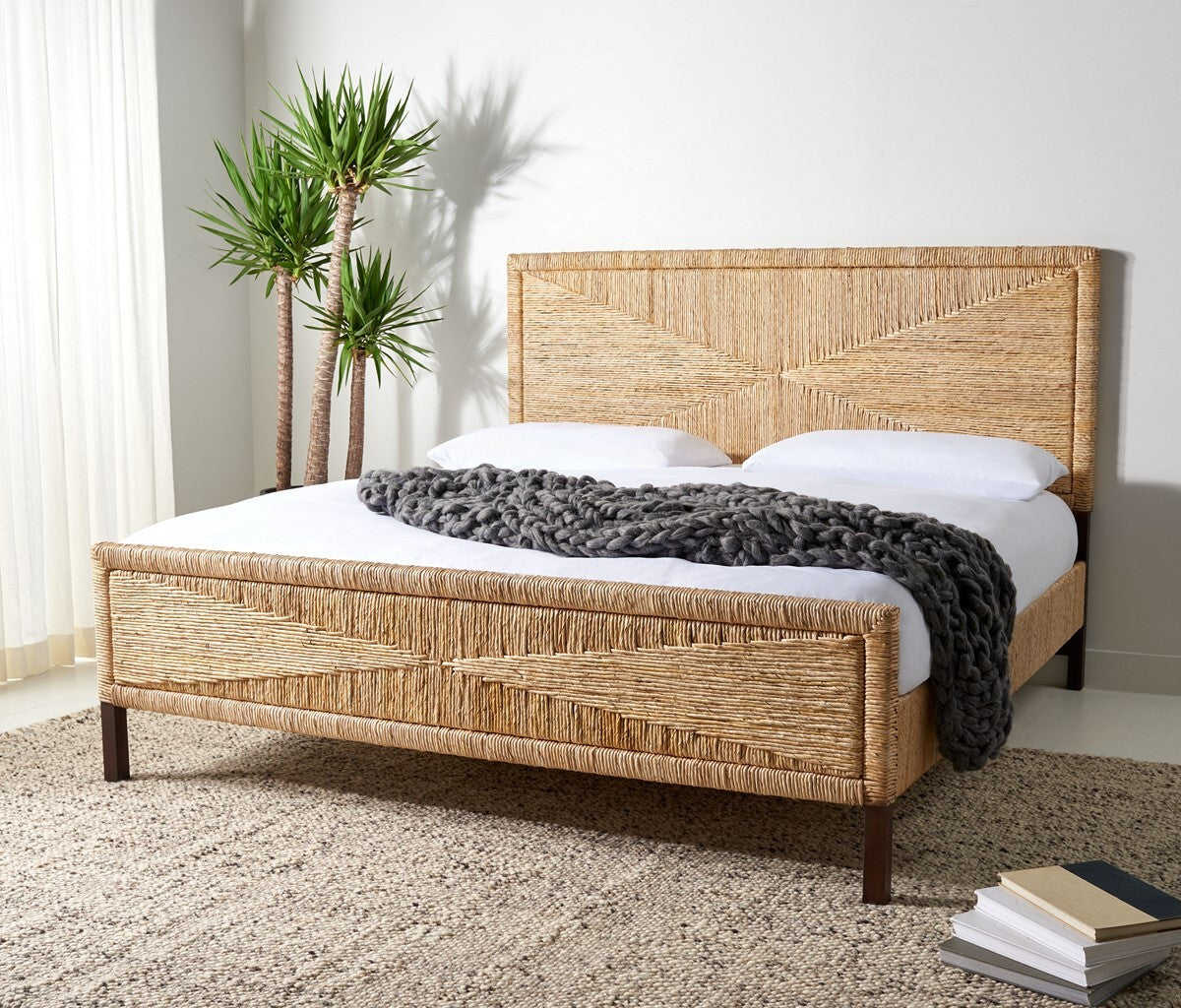  Safavieh Willa Woven Banana Stem Bed 