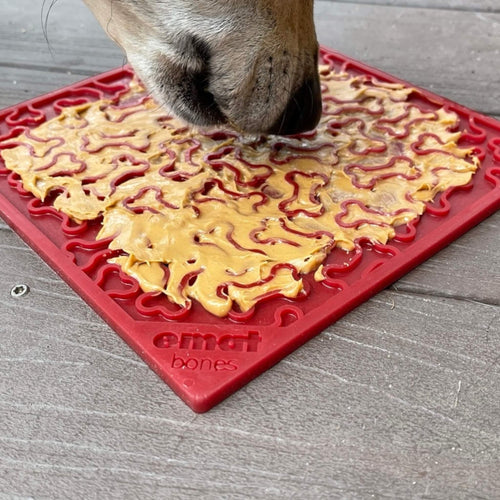 https://cdn.shopify.com/s/files/1/0236/1897/products/peanut-butter-works-well-with-the-red-bones-emat-enrichment-licking-mat-for-dogs_250x250@2x.jpg?v=1652828894