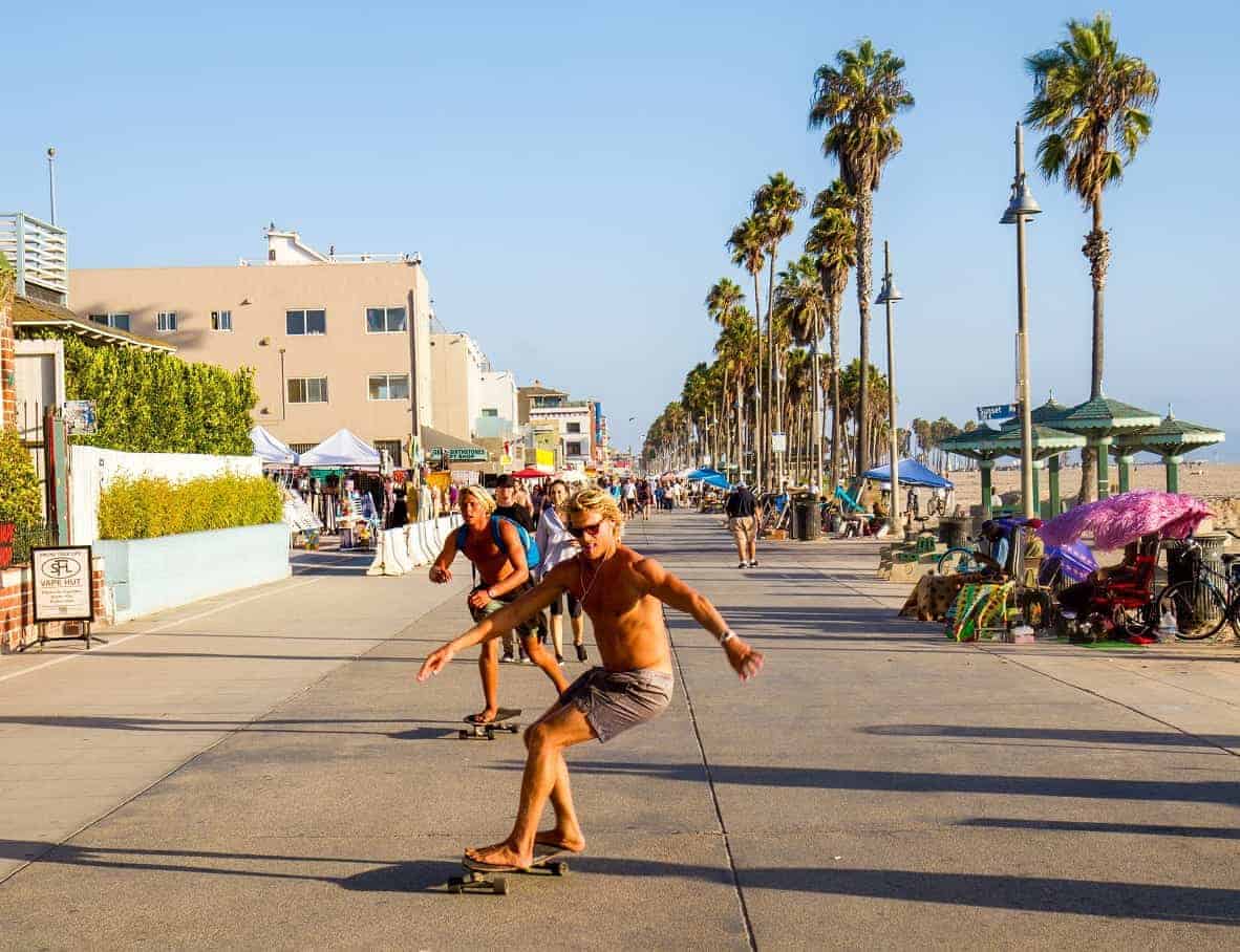 Cruiser skateboarders