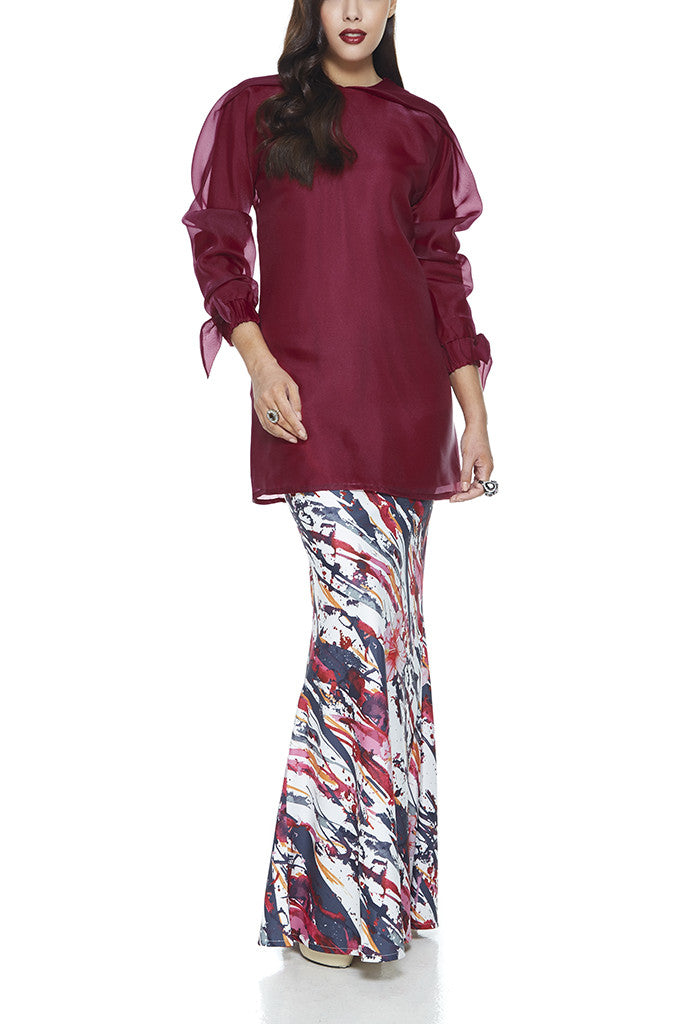 RED SAGE MODERN ORGANZA  BAJU  KURUNG  FEATURES AN 