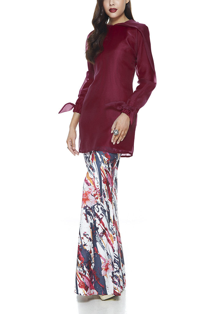 RED SAGE MODERN ORGANZA  BAJU  KURUNG  FEATURES AN 