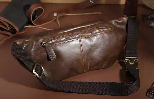 High-quality men's vintage brown leather fanny pack