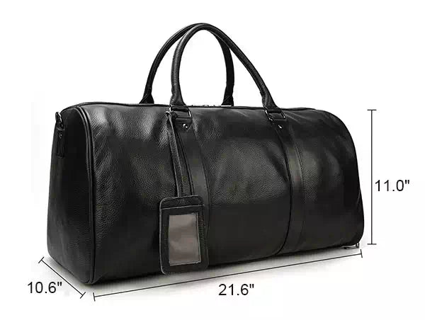 Weekender leather bag with spacious interior