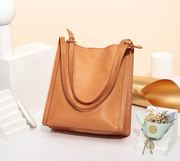 Chic mini tote bag for her