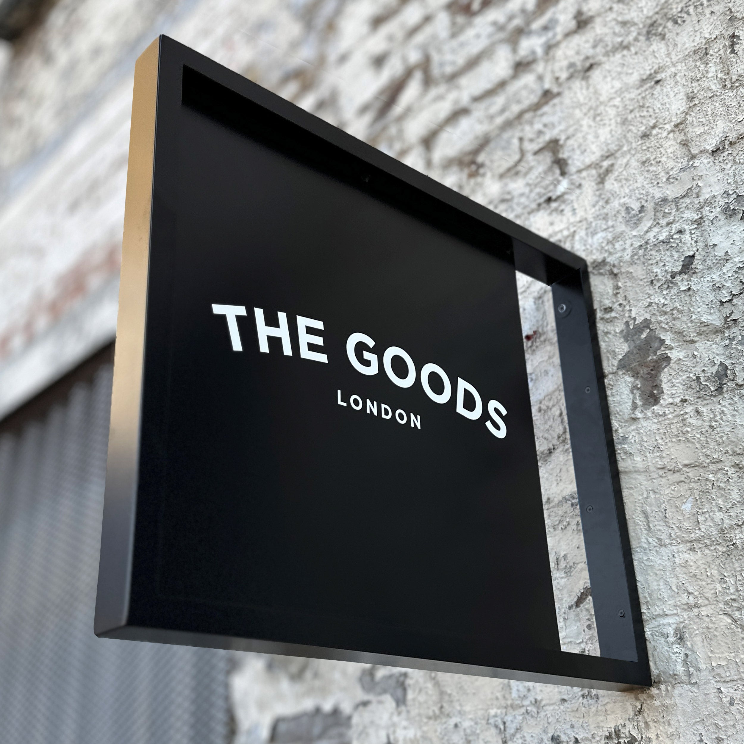 Best Projecting Signs Buyers Guide – Goodwin & Goodwin™ - London Sign ...