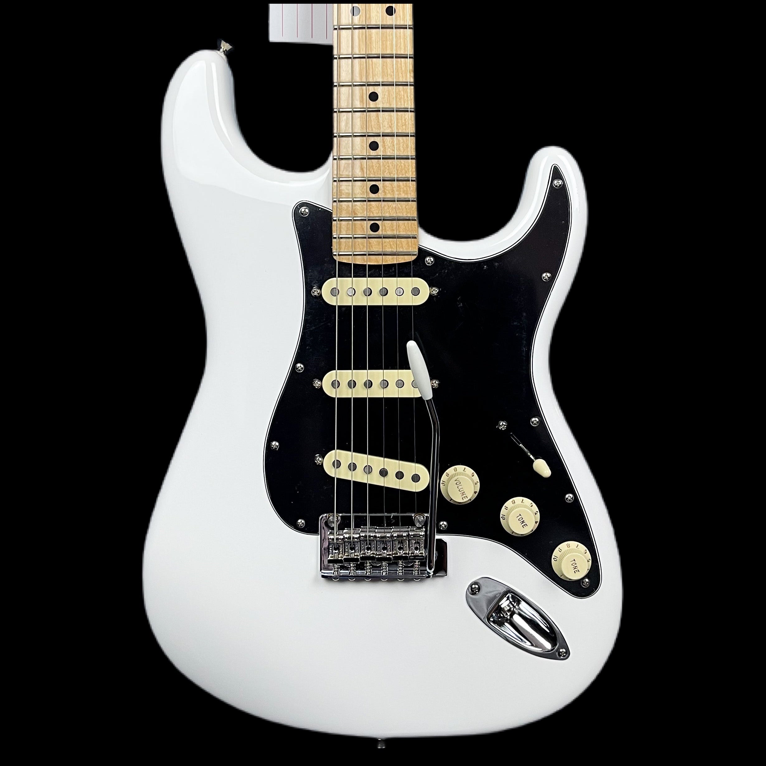 white fender strat black pickguard