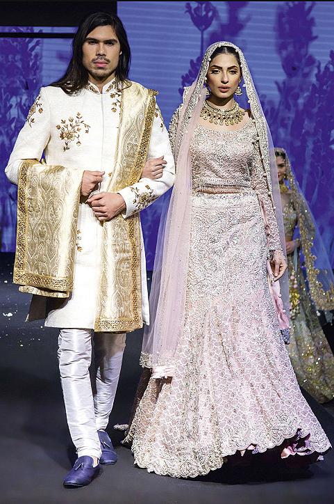 Photo of A bride in green lehenga with her groom