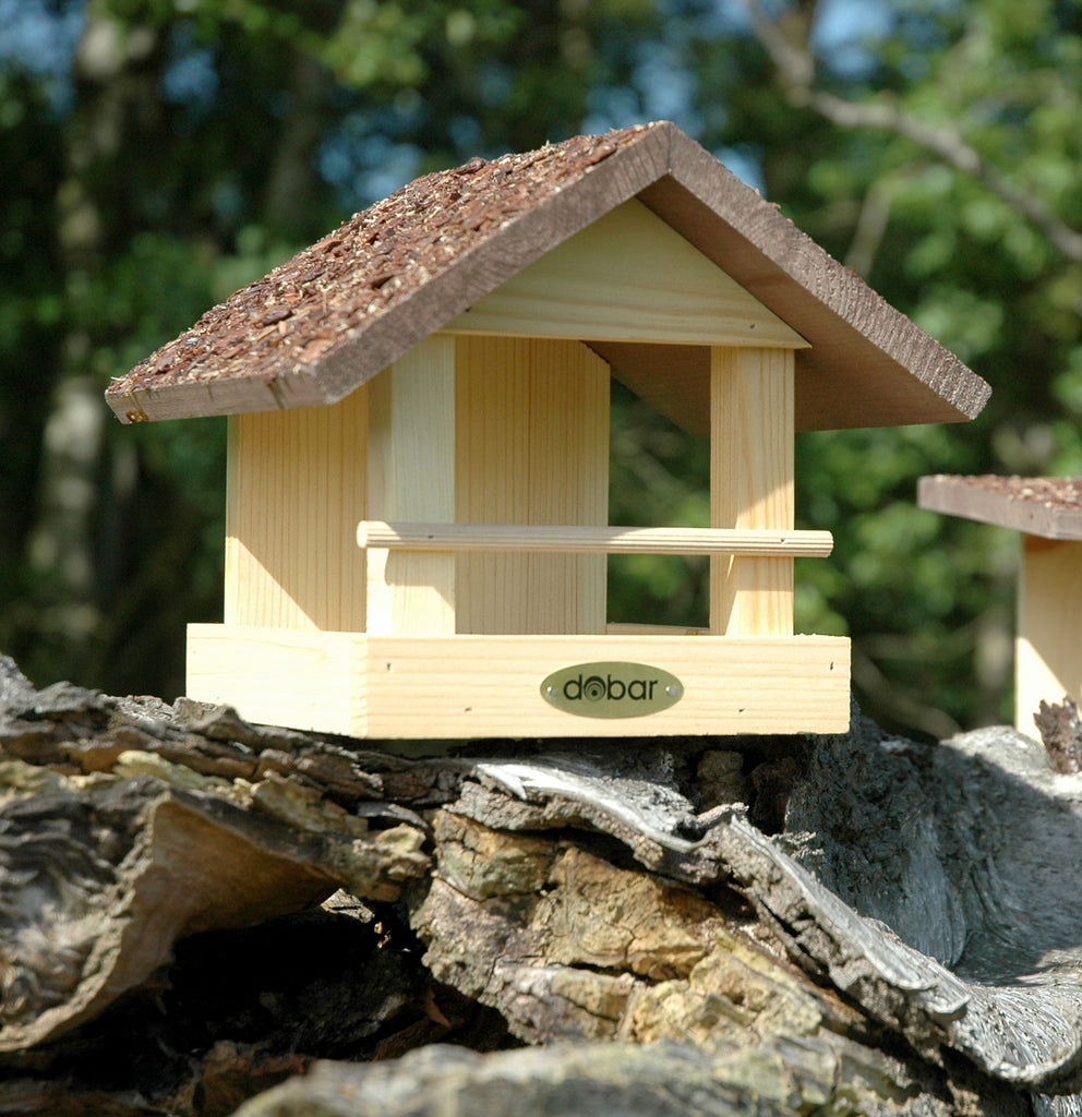 FSC® Futterhaus klein aus Holz mit Rindendach (38120FSCe) - 38120FSCe Futterhaus Garten 1024x1024