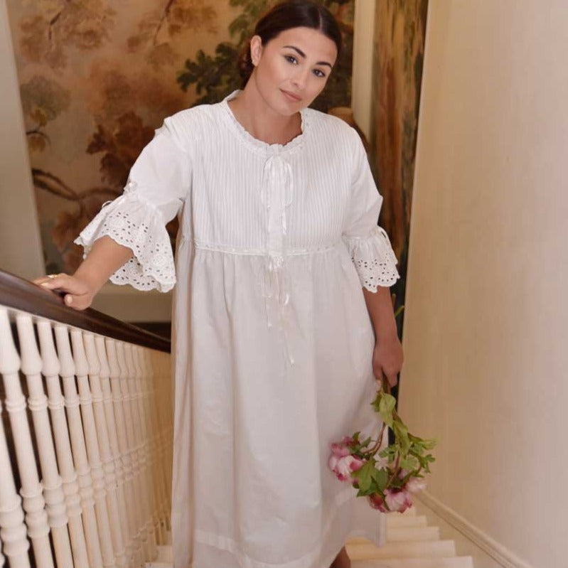 Fashion Cotton V-neck Embroidery Sexy Women's Nightgowns