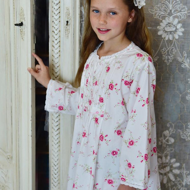 girls long sleeved nightdress