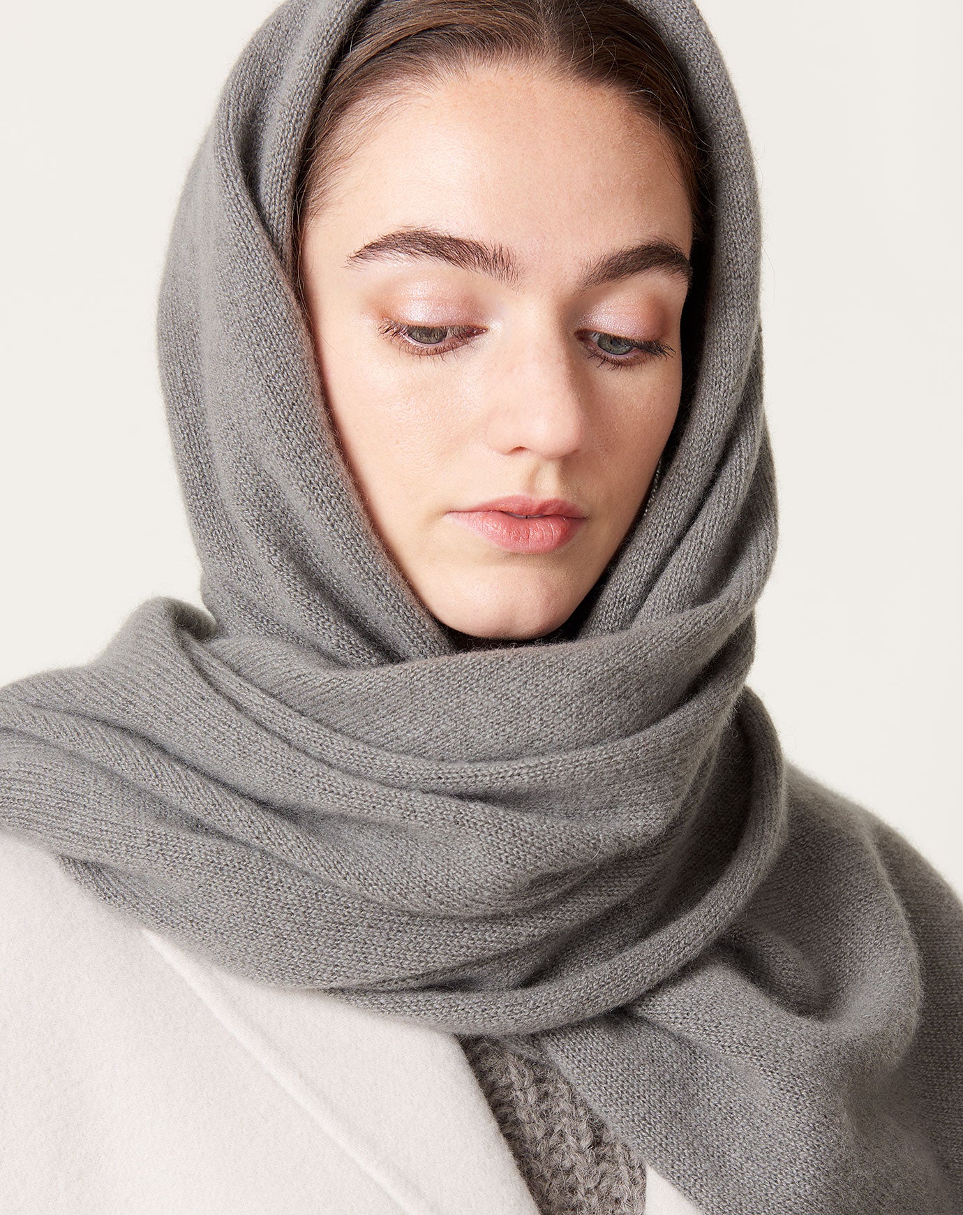 Cashmere Stole in Otter Grey