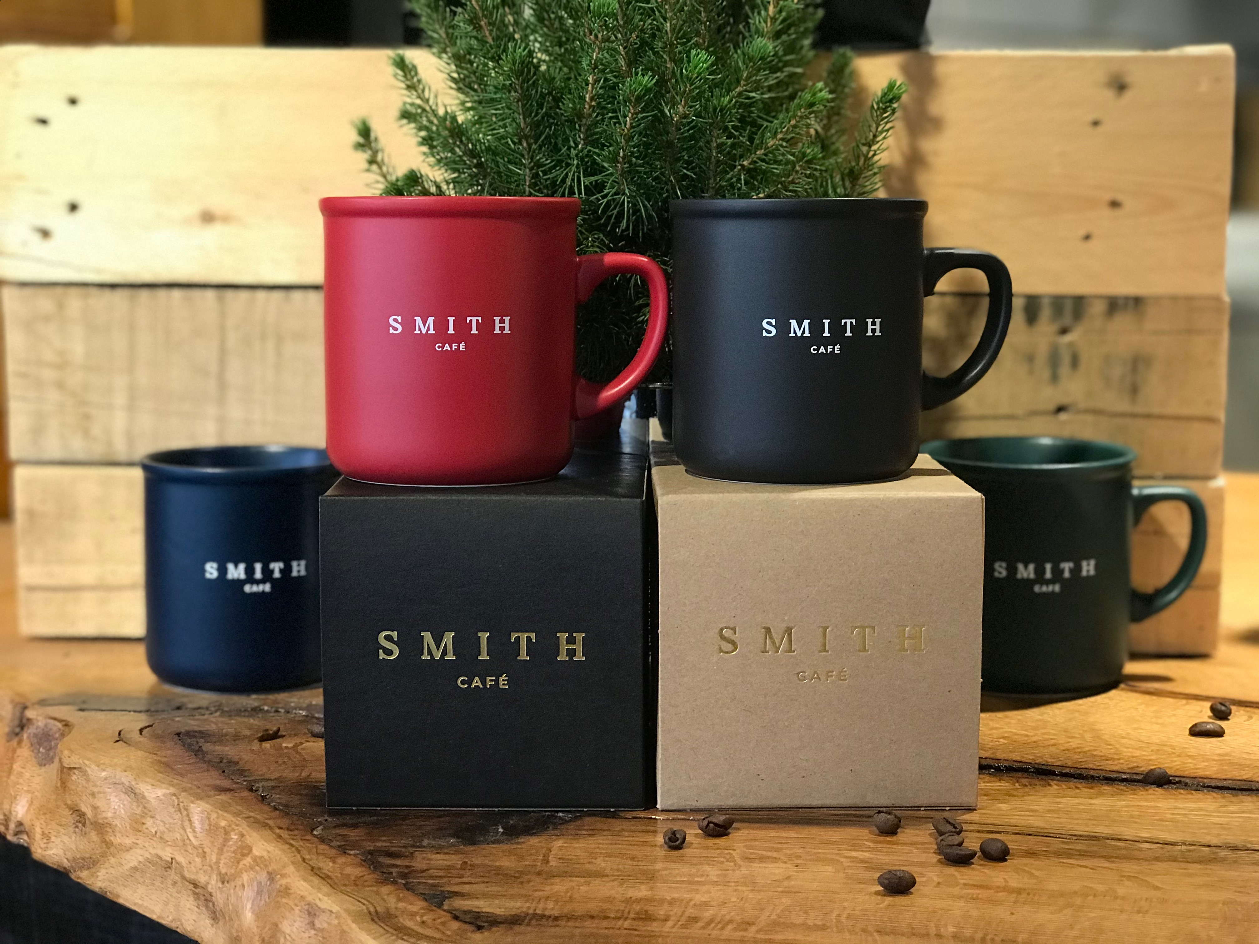 https://cdn.shopify.com/s/files/1/0239/2922/5280/collections/tasse-emaillee-logo-cafe-maison-smith-quebec.png?v=1574972851