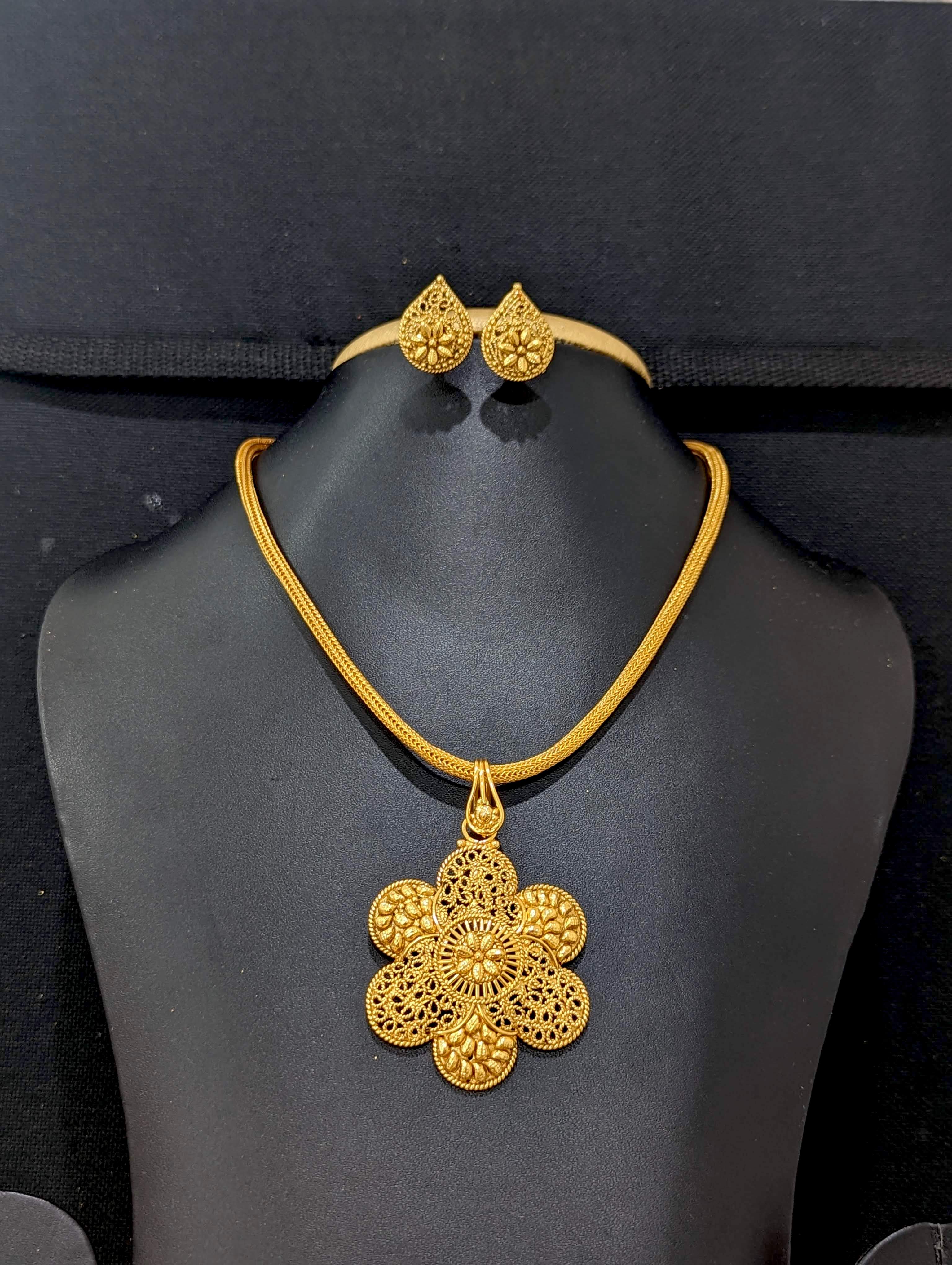Buy Priyaasi Pink & Golden Necklace & Earring Set Online At Best Price @  Tata CLiQ