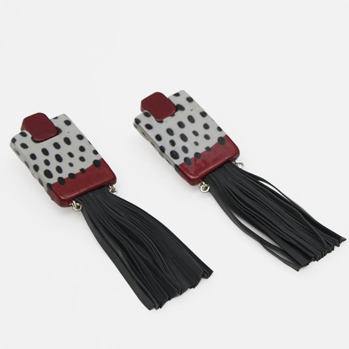 https://cdn.shopify.com/s/files/1/0239/7731/products/Sylca_Designs_Zoey_Tassel_Drop_Post_Earrings_ZA22E06_Black_Red_2_1600x.jpg?v=1672857573