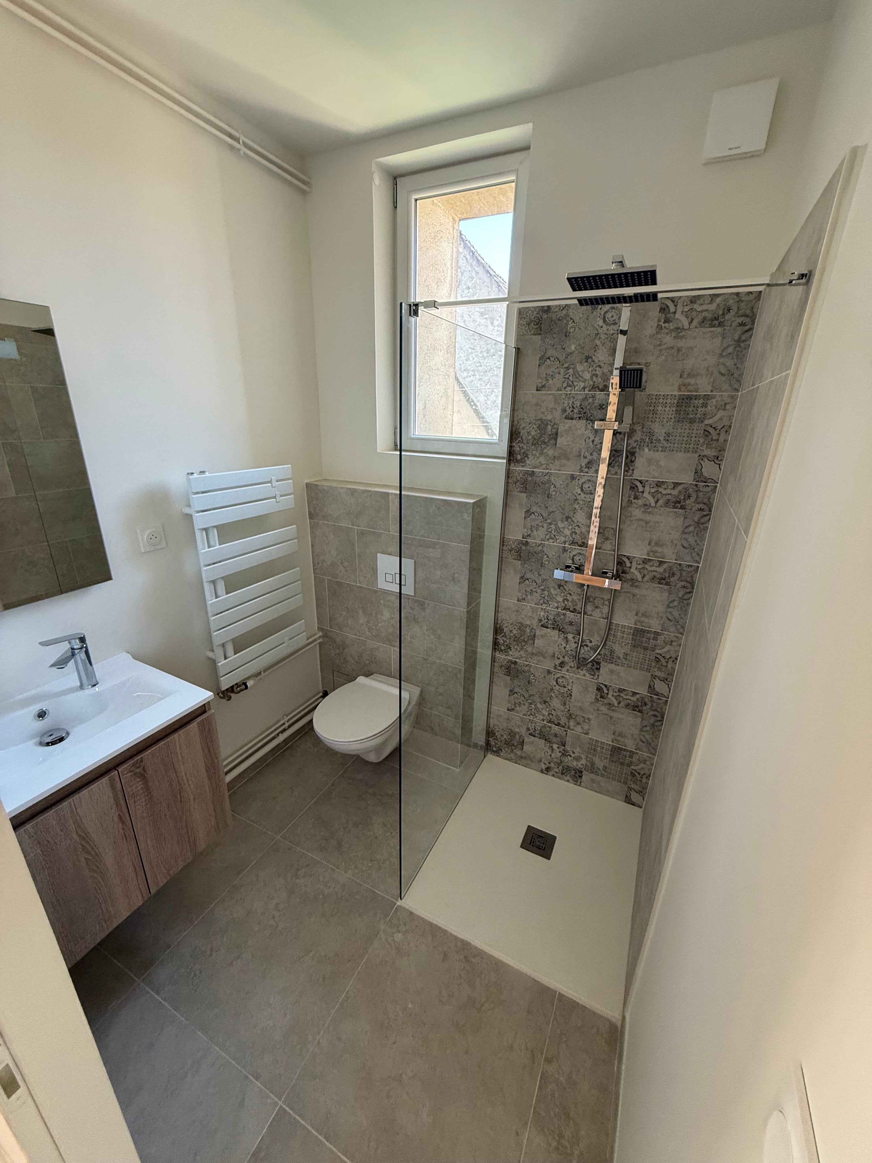 Douche à l'italienne avec Receveur de douche extra plat surface ardoisée blanc