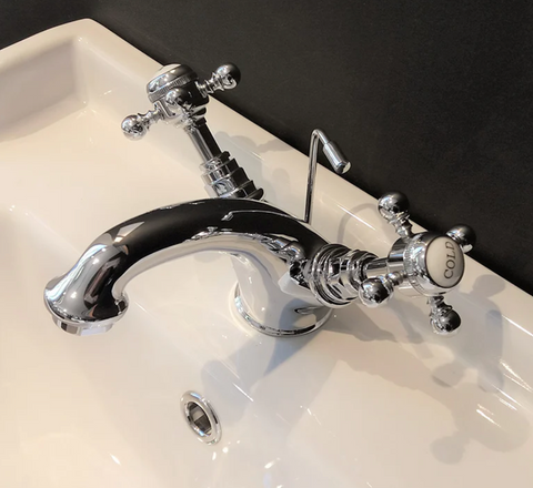 Exemple de robinet mélangeur lavabo rétro