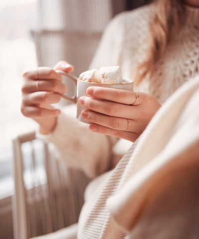 A cup of hot chocolat in a Mimi & August reuasable candle mug