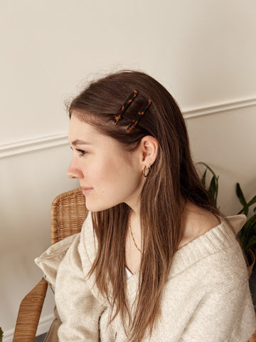 Girl with brown hair wearing tortoise barrettes duo from Mimi & August 