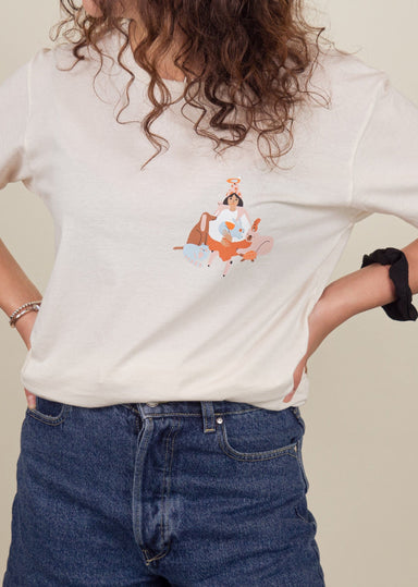 Alexia wearing the Furry friend t-shirt - Mimi and august