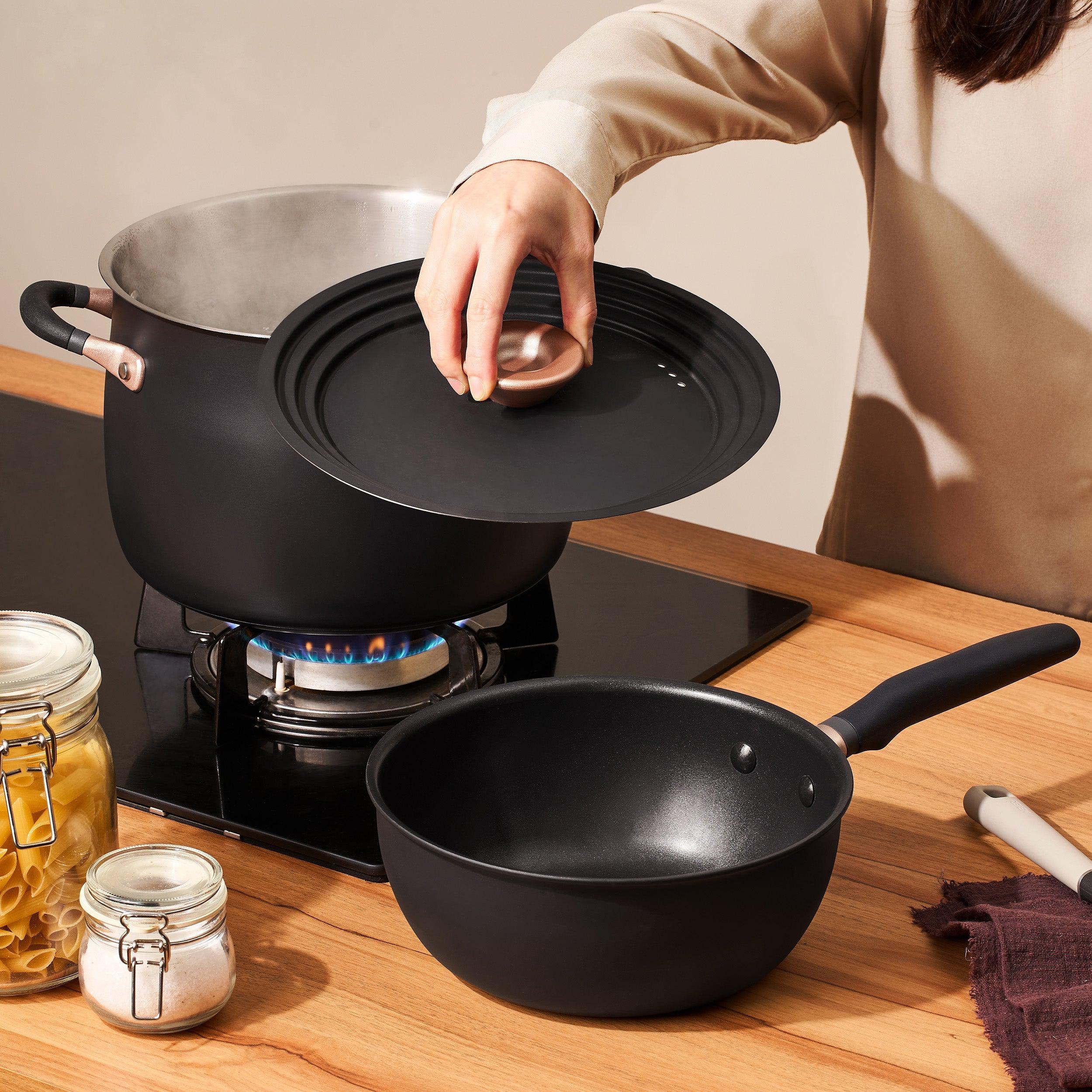 Looking For a Frying Pan With a Lid: A universal lid for all your pots and